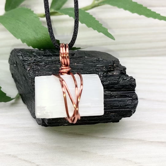 Raw Selenite Necklace. Natural Selenite Crystal Wrapped With Copper Wire. This Stone Is Associated With Cancer And Taurus Zodiacs.